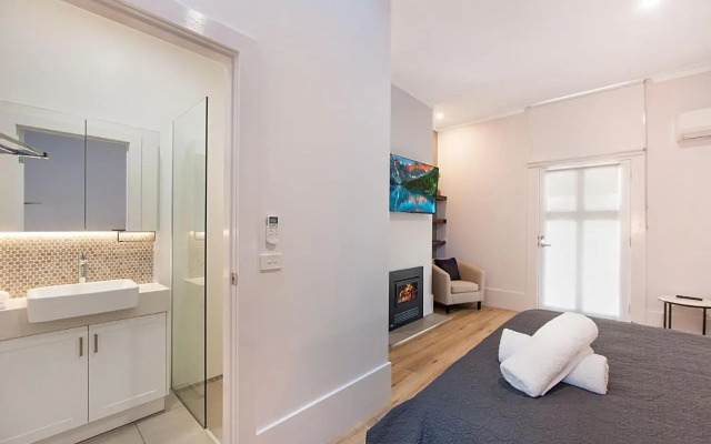 Little Hopwood Apartments No2