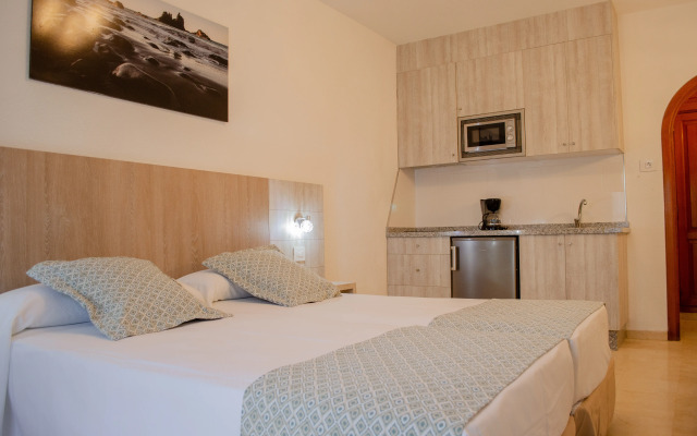 Klayman Olivina Aparthotel