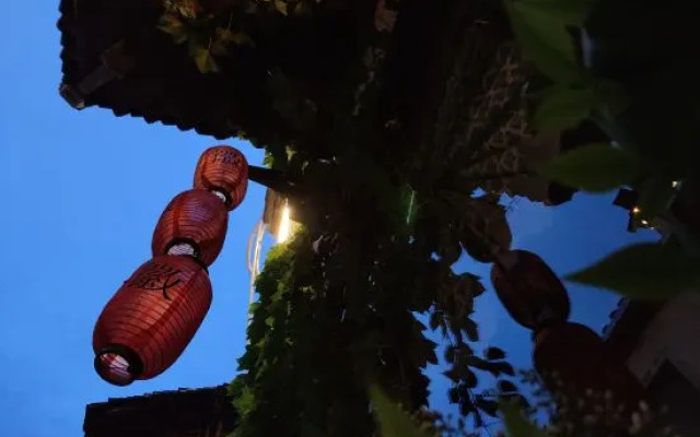 September Huizhou Inn