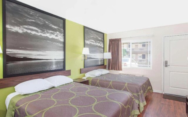 Super 8 by Wyndham Los Angeles/Alhambra