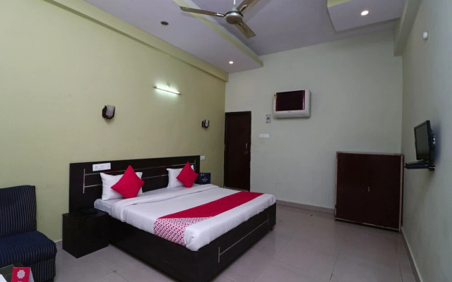 OYO 16905 The Rohtak Hyatt