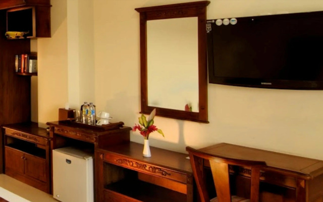 Yusro Hotel Restaurant & Convention