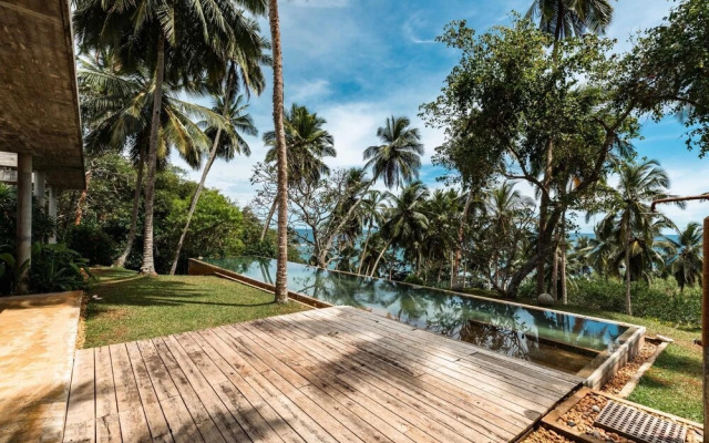 Sustainably Designed Villa Overlooking Indian Ocean