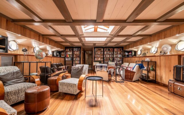 Luxury Canary Wharf House Boat