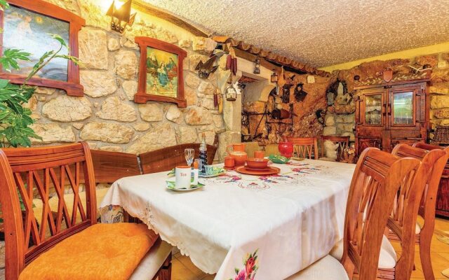 Stunning Home in Grizane With Wifi and 2 Bedrooms