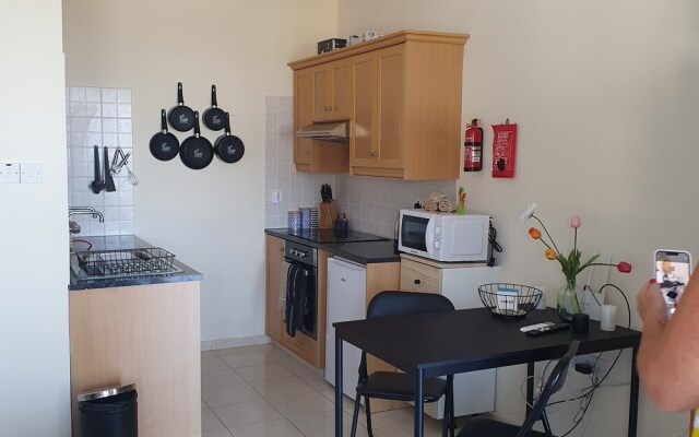 Studio/scenic Views/pool/air Con/near Attractions
