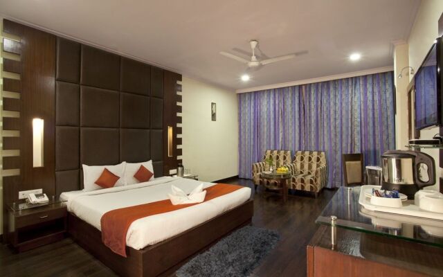 CK International  By Royal Collection