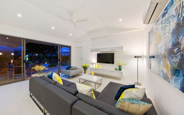 Villa White Orchid