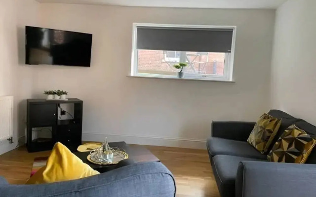 City Centre Duplex Sleeps 4 H1