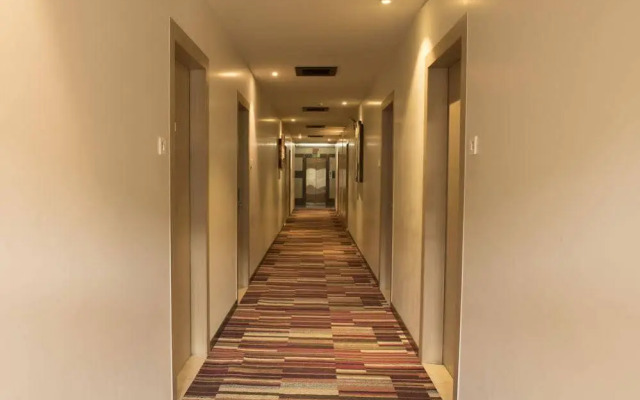 Hotel Pragati Manor