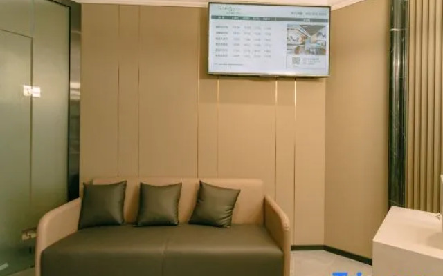 Qingmu Select Hotel (Ma'anshan Hongqi Middle Road RT-Mart)