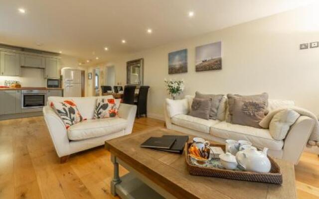 1 Sandy Lane