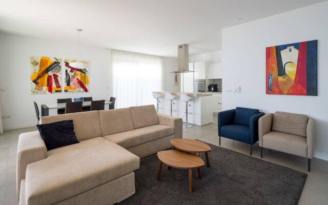 Acadia Beach Villas & Apartments, Slatine
