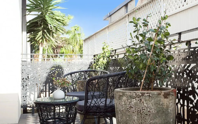 Comfortable Renovated Studio Close To City