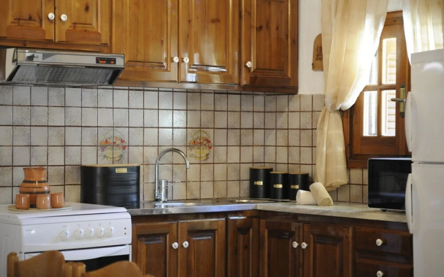 Traditional Greek Maisonette in Antiperni Village