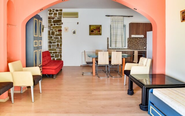 Pretty Holiday Home in Syros near Sea