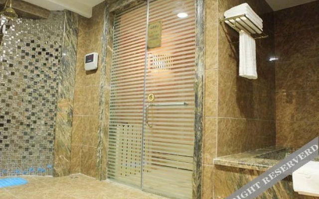 Ripple Hotel (Dandong Yalu River Bank)