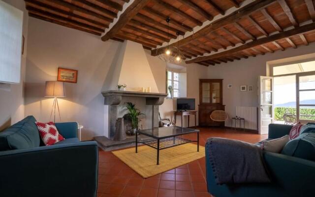 Ampio appartamento completamente rinnovato con vista piscina e jacuzzi
