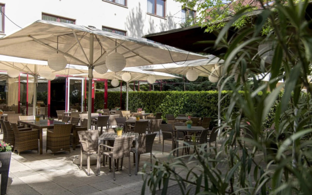 Lions Garden Hotel
