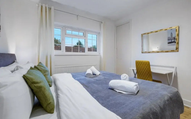 Modern 4 Bedroom Hse Garden in Feltham