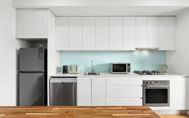 Central Charming 2 Bedrooms With Balcony Aircon
