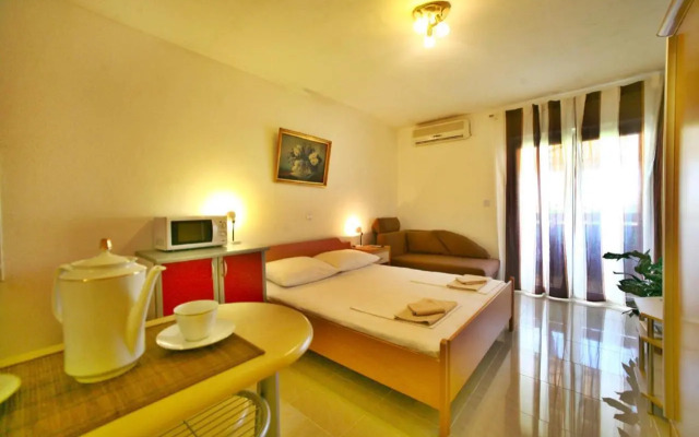 Apartments with a parking space Baska Voda, Makarska - 16517