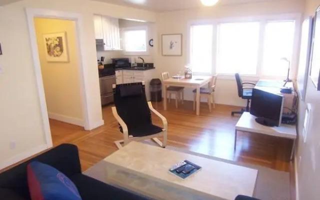 AMSI Russian Hill (AMSI-SF.RHML074A)