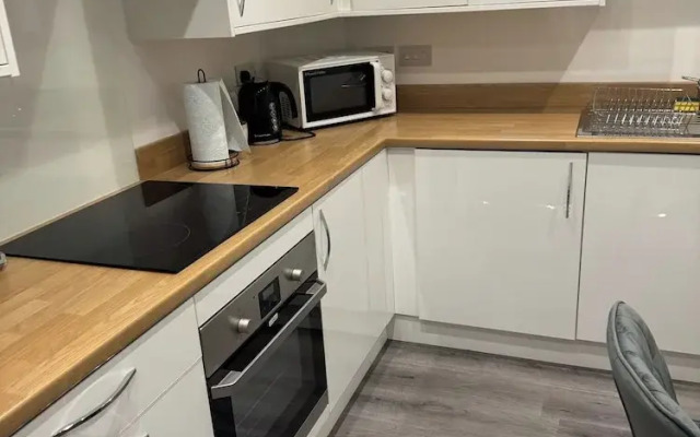 Bright & Cozy Hull Stay