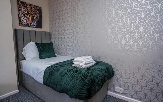 Charming 4-bed House in Nottingham Sleeps 7