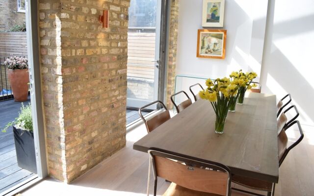 2 Bedroom Garden Flat By Kings Road