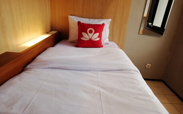 ZEN Hostel Alun-Alun Sarinah