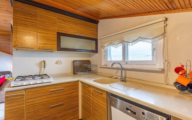 Amazing House With Sea View in Bakirkoy