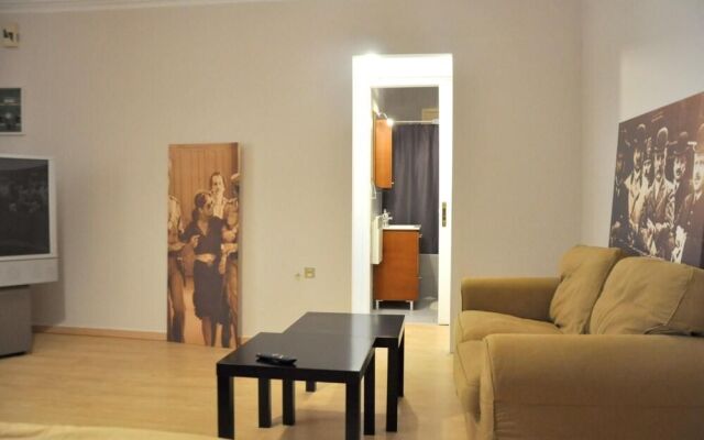 Studio in Glifada, With Furnished Garden and Wifi - 1 km From the Beac