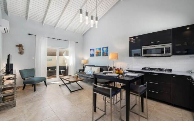 Great Cozy Comfortable Central 2BR 2BA w Pool