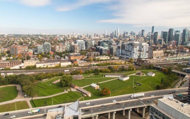 Modern 2 bedroom Condo with CN Tower Views
