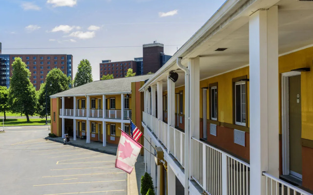 University Manor Inn