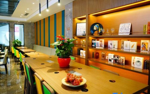 GreenTree Eastern Hotel (Chongqing Jiefangbei Qixinggang Metro Station)