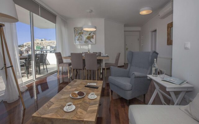 Elegant residence with Panoramic view to Acropolis by GHH