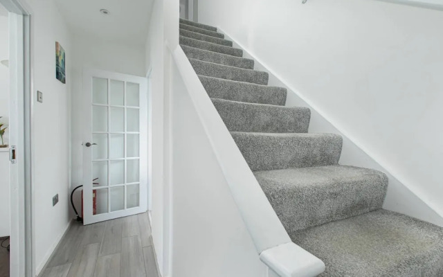 Skyvillion - 2bed House W Grdn&parking In Hatfield