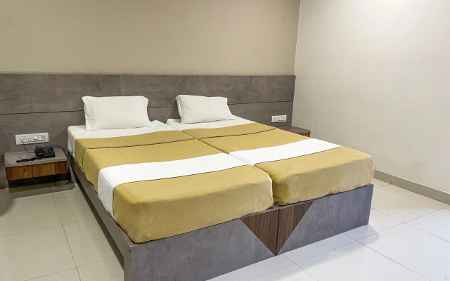 Stay Guru Hari Om Residency