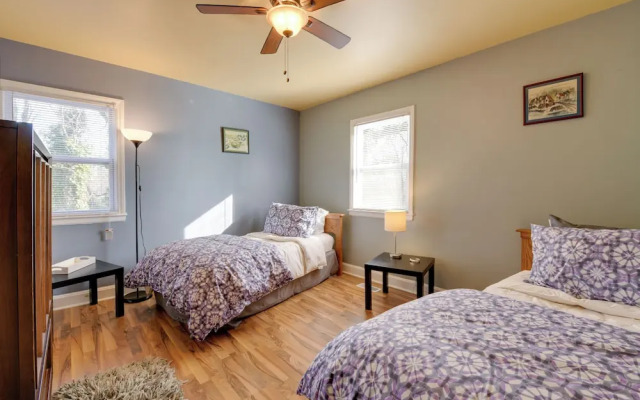 Renovated Charlotte Bungalow - 3 Mi to Downtown!