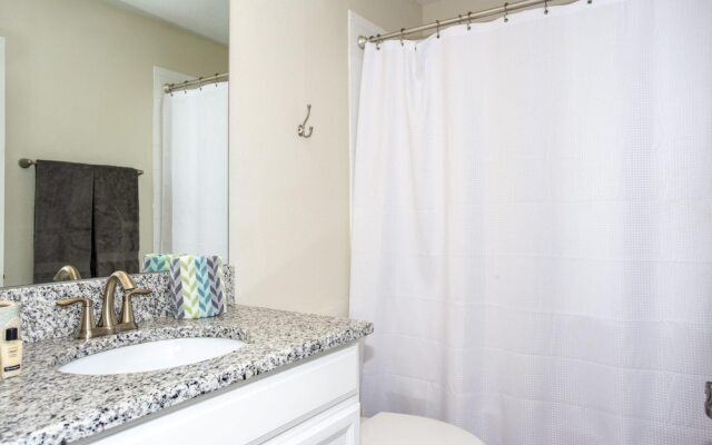 6BR Home Prime Location