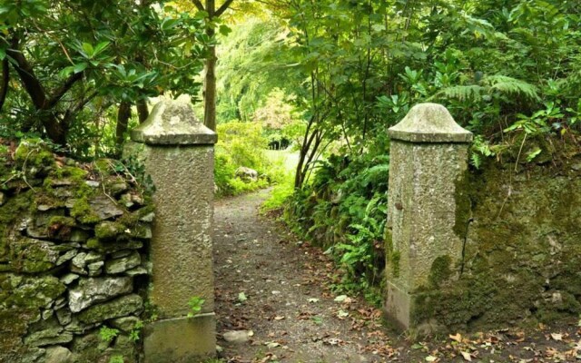 18 'izar' Bell Tent Glamping Anglesey