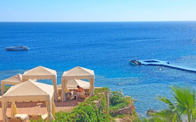 A Wonderful 3 Bedroom Villa Overlooking the sea Offering a 5 Experience
