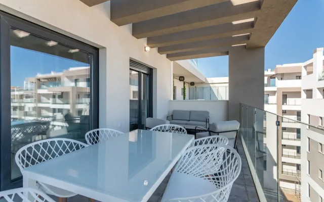 Beachfront Views and Poolside Stay