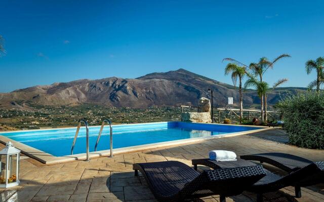 Villa in Sicily Near Guidaloca Bay