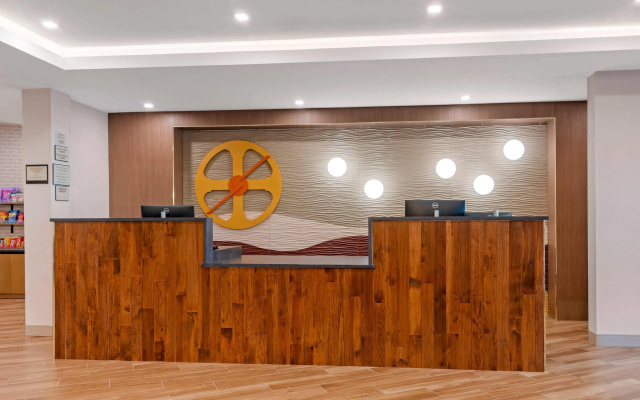 Cambria Hotel & Suites Plymouth