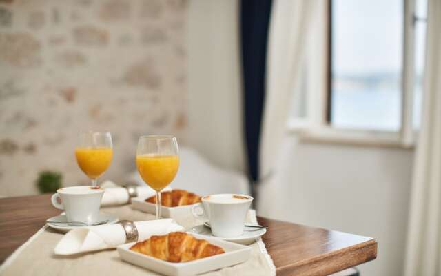 Old Town Splendid Apartments by Irundo