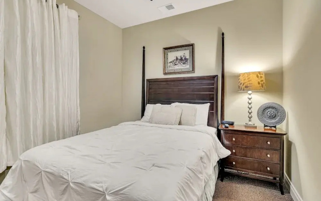 Stayin Classy 2 Bedrooms 2 Bathrooms Condo