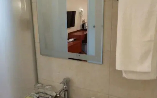 Mengcheng Jiayue Hotel